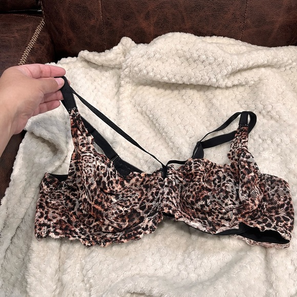 torrid Other - 🌻Torrid 42B Leopard Print Bra with Black Straps